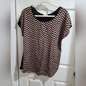 Emi & Joe Chevron Print Blouse in Black & Tan